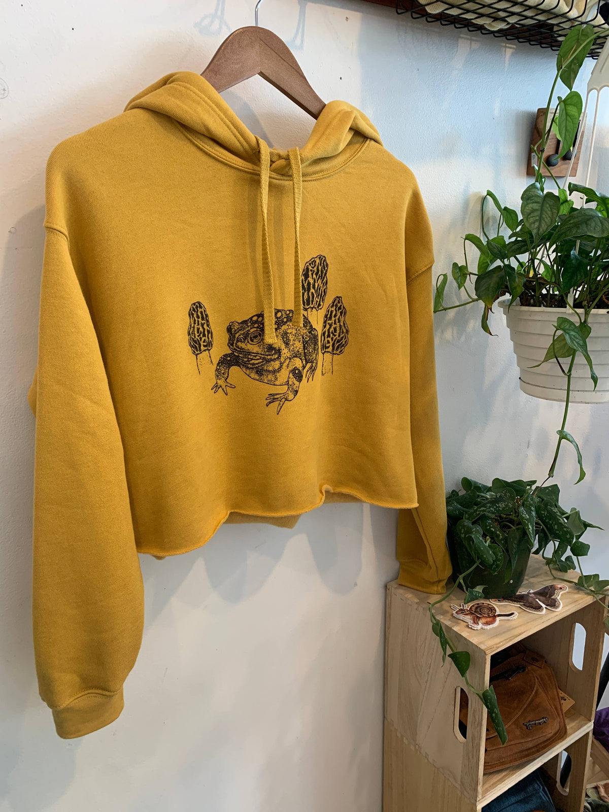 Lucky Toad Cropped Sweatshirt | Gold Hoodie