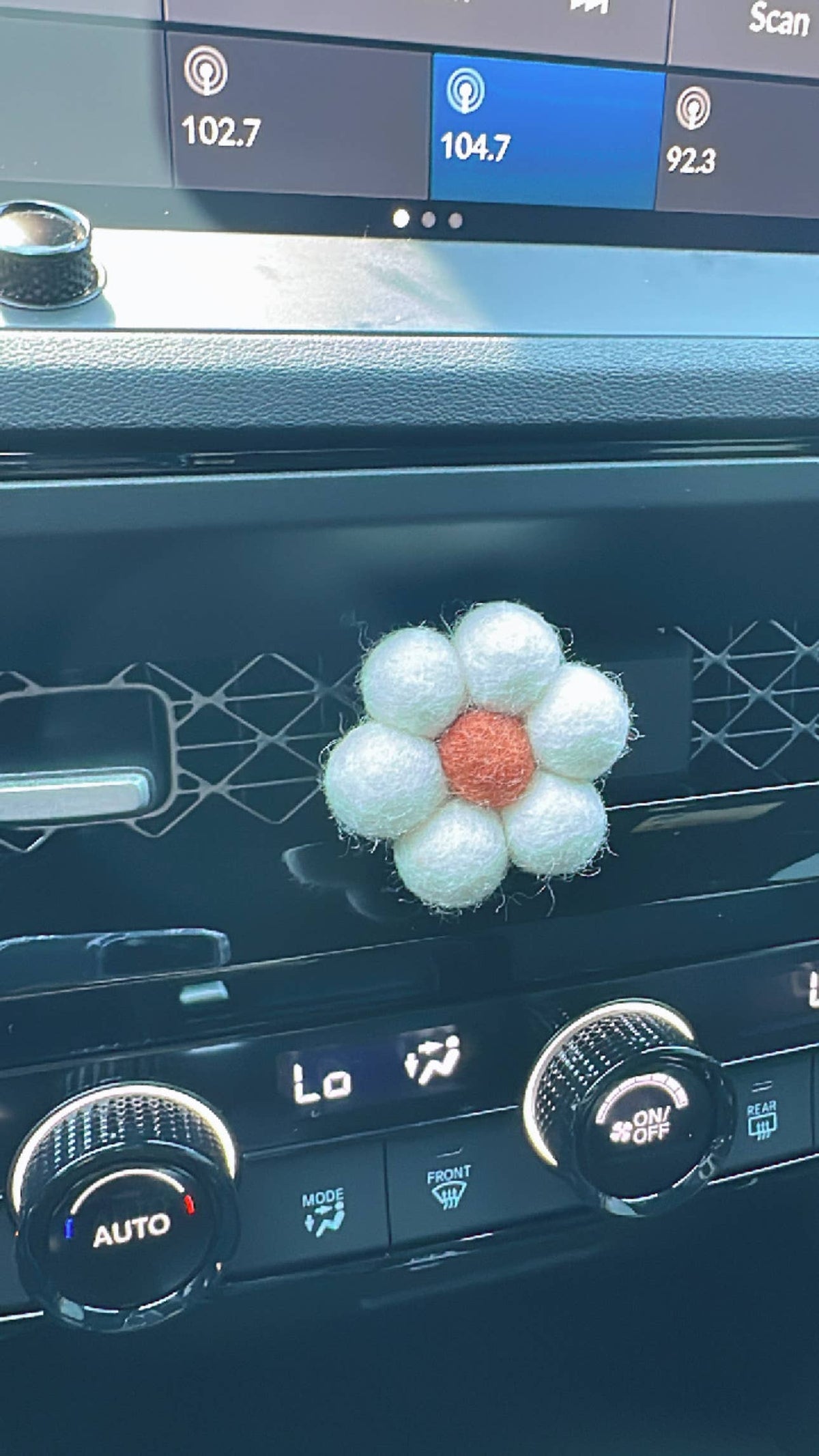 Daisy Car Diffuser Vent Clip (Reusable) 